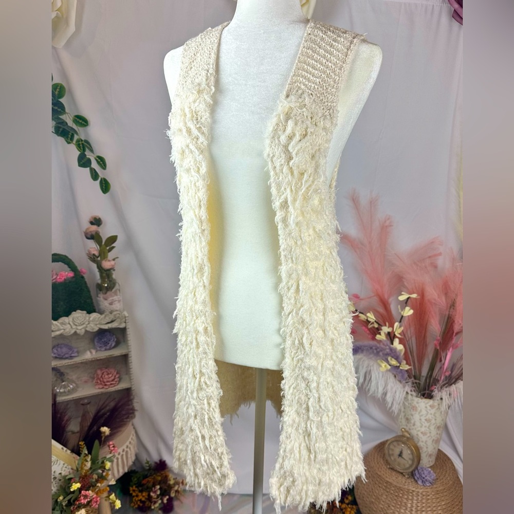 COPY - Free People 🌸 Rolling Stone Furry Vest in Ivory. Size XS